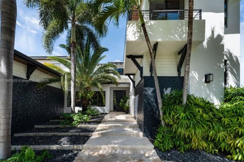 House in Key Biscayne, Florida 6 bedrooms, 513.56 sq.m. № 1942379 - photo 3