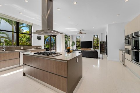 House in Key Biscayne, Florida 6 bedrooms, 513.56 sq.m. № 1942379 - photo 13
