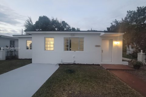 Villa ou maison à Miami, Floride 4 chambres, 167.69 m2 № 1995576