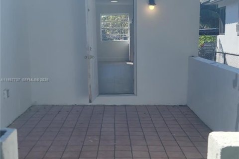 Villa ou maison à vendre à Miami, Floride: 4 chambres, 167.69 m2 № 1995576 - photo 17