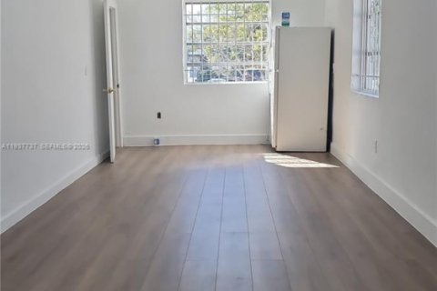 Villa ou maison à vendre à Miami, Floride: 4 chambres, 167.69 m2 № 1995576 - photo 16