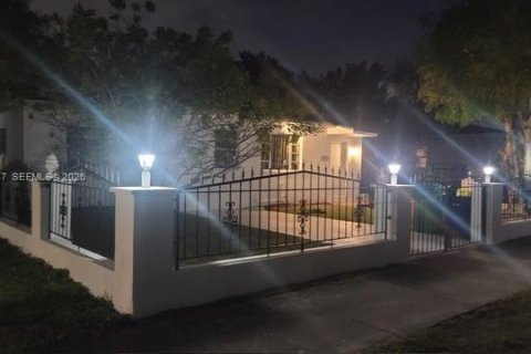 Villa ou maison à vendre à Miami, Floride: 4 chambres, 167.69 m2 № 1995576 - photo 5