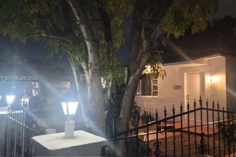 Villa ou maison à vendre à Miami, Floride: 4 chambres, 167.69 m2 № 1995576 - photo 6