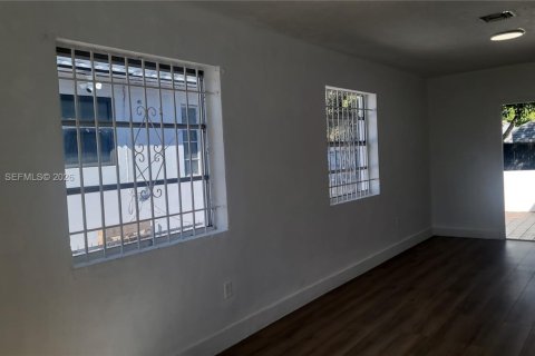 Villa ou maison à vendre à Miami, Floride: 4 chambres, 167.69 m2 № 1995576 - photo 14