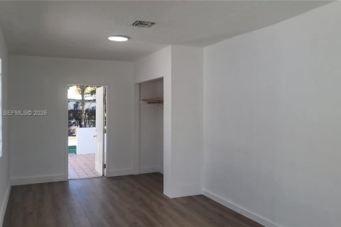 Villa ou maison à vendre à Miami, Floride: 4 chambres, 167.69 m2 № 1995576 - photo 15