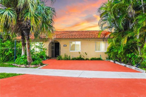 Casa en Miami, Florida 4 dormitorios, 163.04 m2 № 2030245