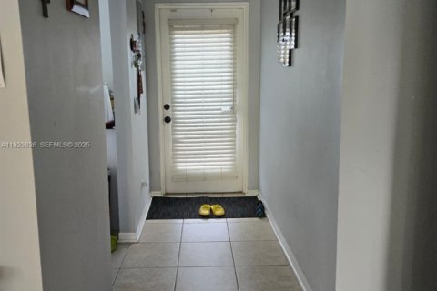 Condominio en Margate, Florida, 2 dormitorios  № 2082860