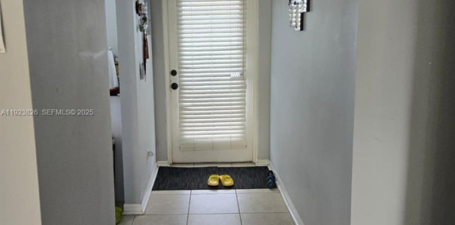 Condominio en Margate, Florida, 2 dormitorios  № 2082860