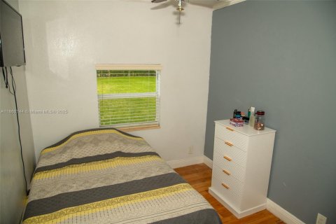 House in Miami, Florida 3 bedrooms, 62.43 sq.m. № 1889475 - photo 19