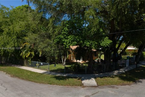 House in Miami, Florida 3 bedrooms, 62.43 sq.m. № 1889475 - photo 5