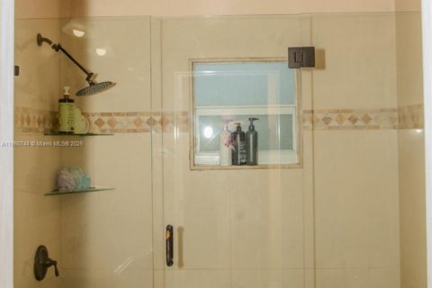 House in Miami, Florida 3 bedrooms, 62.43 sq.m. № 1889475 - photo 17
