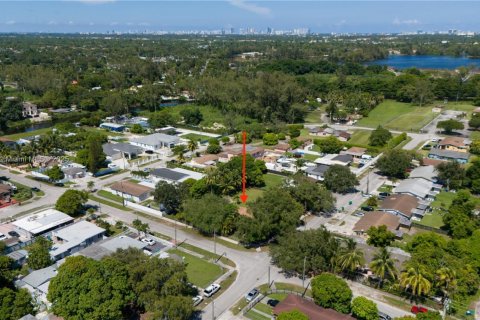 House in Miami, Florida 3 bedrooms, 62.43 sq.m. № 1889475 - photo 6
