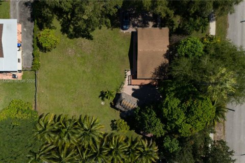 House in Miami, Florida 3 bedrooms, 62.43 sq.m. № 1889475 - photo 4