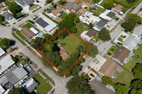 House in Miami, Florida 3 bedrooms, 62.43 sq.m. № 1889475 - photo 7