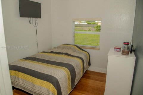 House in Miami, Florida 3 bedrooms, 62.43 sq.m. № 1889475 - photo 18