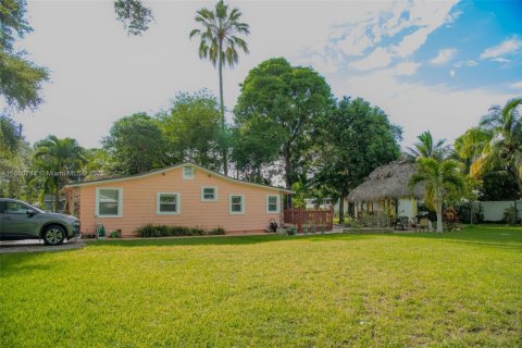 House in Miami, Florida 3 bedrooms, 62.43 sq.m. № 1889475 - photo 23