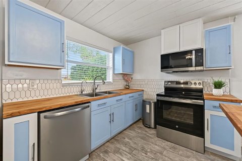 Villa ou maison à vendre à New Port Richey, Floride: 2 chambres, 97.36 m2 № 2437196 - photo 18