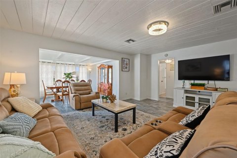 Villa ou maison à vendre à New Port Richey, Floride: 2 chambres, 97.36 m2 № 2437196 - photo 12