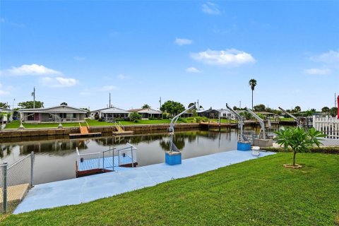 Villa ou maison à vendre à New Port Richey, Floride: 2 chambres, 97.36 m2 № 2437196 - photo 24
