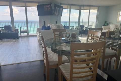 Copropriété à louer à Hollywood, Floride: 2 chambres, 92.9 m2 № 1729739 - photo 3
