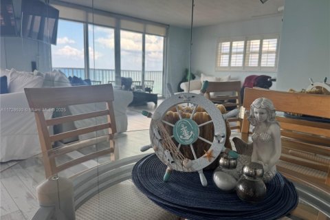 Copropriété à louer à Hollywood, Floride: 2 chambres, 92.9 m2 № 1729739 - photo 4
