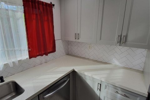 Купить виллу или дом в Майами-Гарденс, Флорида 3 спальни, 118.36м2, № 1998092 - фото 15