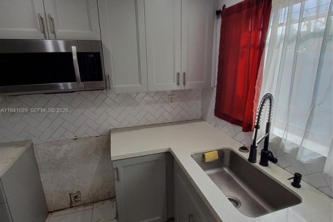 Купить виллу или дом в Майами-Гарденс, Флорида 3 спальни, 118.36м2, № 1998092 - фото 16