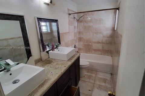 Купить виллу или дом в Майами-Гарденс, Флорида 3 спальни, 118.36м2, № 1998092 - фото 11