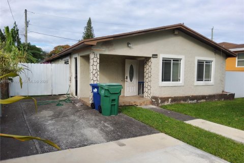 Дом в Майами-Гарденс, Флорида 3 спальни, 118.36м2 № 1998092