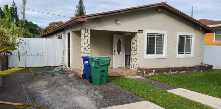 Дом в Майами-Гарденс, Флорида 3 спальни, 118.36м2 № 1998092