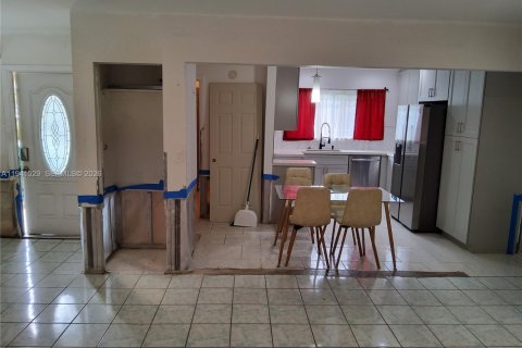 Купить виллу или дом в Майами-Гарденс, Флорида 3 спальни, 118.36м2, № 1998092 - фото 4