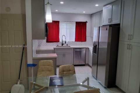 Купить виллу или дом в Майами-Гарденс, Флорида 3 спальни, 118.36м2, № 1998092 - фото 6