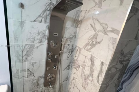 Снять в аренду таунхаус в Форт-Лодердейл, Флорида 3 спальни, 130.81м2, № 2004242 - фото 22