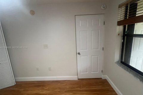 Снять в аренду таунхаус в Форт-Лодердейл, Флорида 3 спальни, 130.81м2, № 2004242 - фото 11