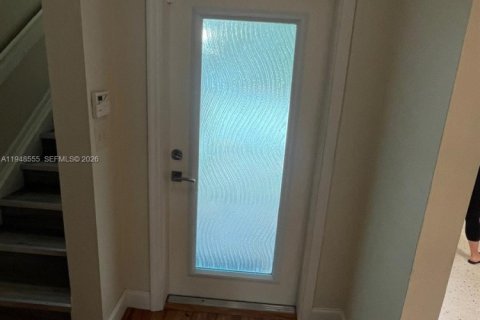 Снять в аренду таунхаус в Форт-Лодердейл, Флорида 3 спальни, 130.81м2, № 2004242 - фото 28