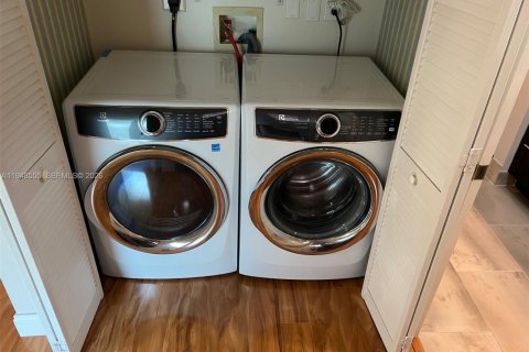 Снять в аренду таунхаус в Форт-Лодердейл, Флорида 3 спальни, 130.81м2, № 2004242 - фото 24