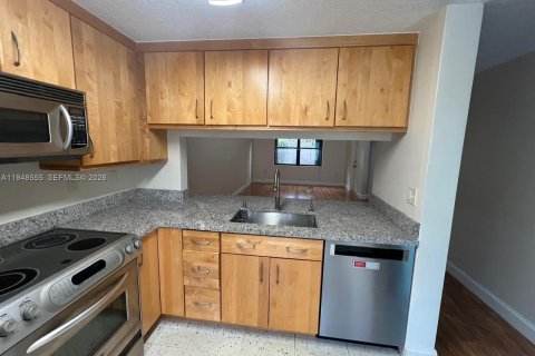 Снять в аренду таунхаус в Форт-Лодердейл, Флорида 3 спальни, 130.81м2, № 2004242 - фото 5