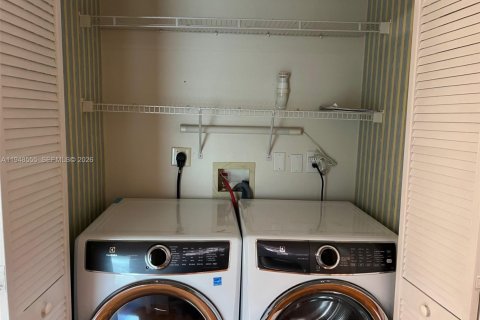 Снять в аренду таунхаус в Форт-Лодердейл, Флорида 3 спальни, 130.81м2, № 2004242 - фото 25