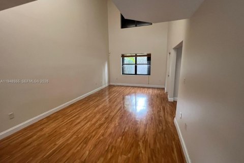 Снять в аренду таунхаус в Форт-Лодердейл, Флорида 3 спальни, 130.81м2, № 2004242 - фото 9