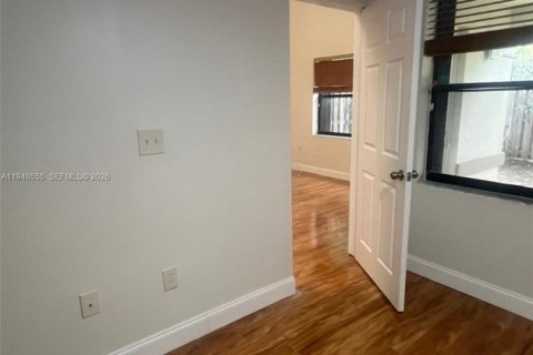 Снять в аренду таунхаус в Форт-Лодердейл, Флорида 3 спальни, 130.81м2, № 2004242 - фото 10