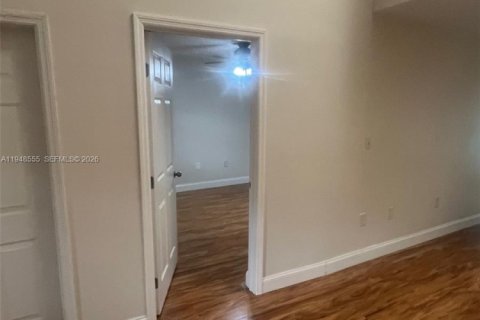 Снять в аренду таунхаус в Форт-Лодердейл, Флорида 3 спальни, 130.81м2, № 2004242 - фото 12