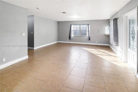 Casa en venta en Fort Lauderdale, Florida, 4 dormitorios, 116.69 m2 № 1976008 - foto 9