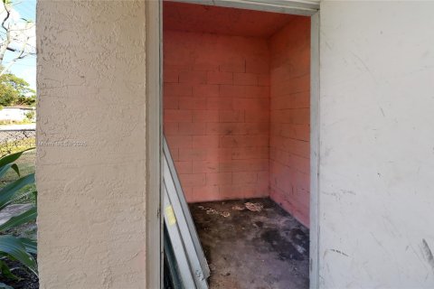 Casa en venta en Fort Lauderdale, Florida, 4 dormitorios, 116.69 m2 № 1976008 - foto 21