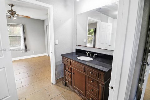 Casa en venta en Fort Lauderdale, Florida, 4 dormitorios, 116.69 m2 № 1976008 - foto 11