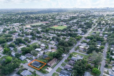 Casa en venta en Fort Lauderdale, Florida, 4 dormitorios, 116.69 m2 № 1976008 - foto 29