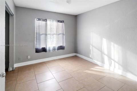 Casa en venta en Fort Lauderdale, Florida, 4 dormitorios, 116.69 m2 № 1976008 - foto 19