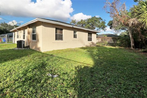 Casa en venta en Fort Lauderdale, Florida, 4 dormitorios, 116.69 m2 № 1976008 - foto 22