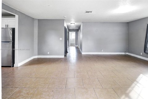 Casa en venta en Fort Lauderdale, Florida, 4 dormitorios, 116.69 m2 № 1976008 - foto 8