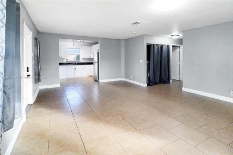 Casa en venta en Fort Lauderdale, Florida, 4 dormitorios, 116.69 m2 № 1976008 - foto 6