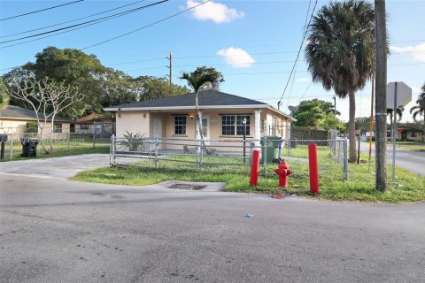 Casa en venta en Fort Lauderdale, Florida, 4 dormitorios, 116.69 m2 № 1976008 - foto 24